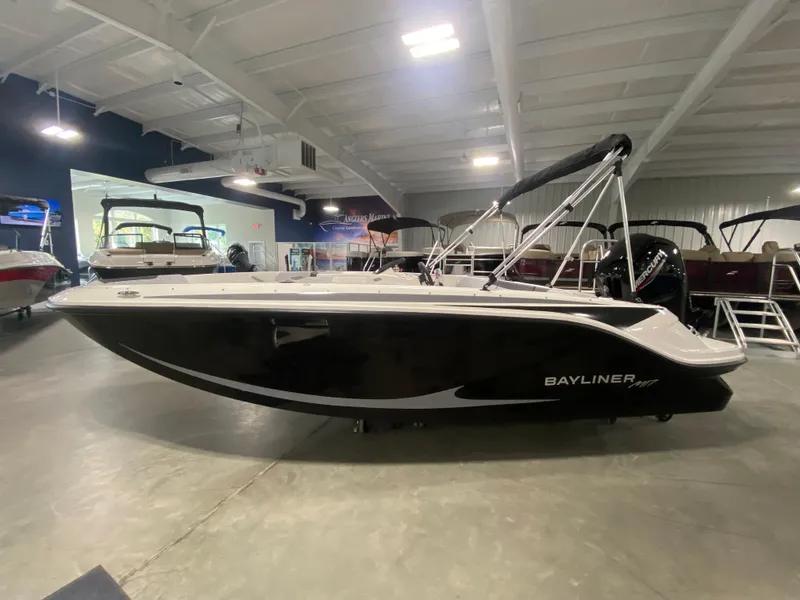 Slide: The Image of Bayliner Element M17 2024 - 0