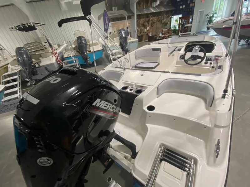 Slide: The Image of Bayliner Element M17 2024 - 4