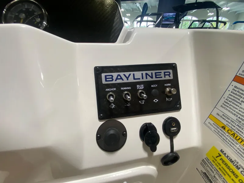 Slide: The Image of Bayliner Element M17 2024 - 10
