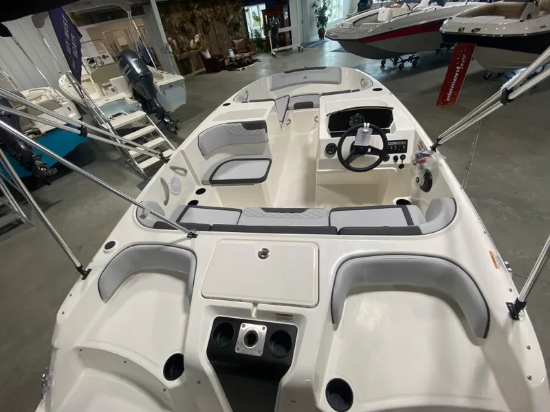 Slide: The Image of Bayliner Element M17 2024 - 5