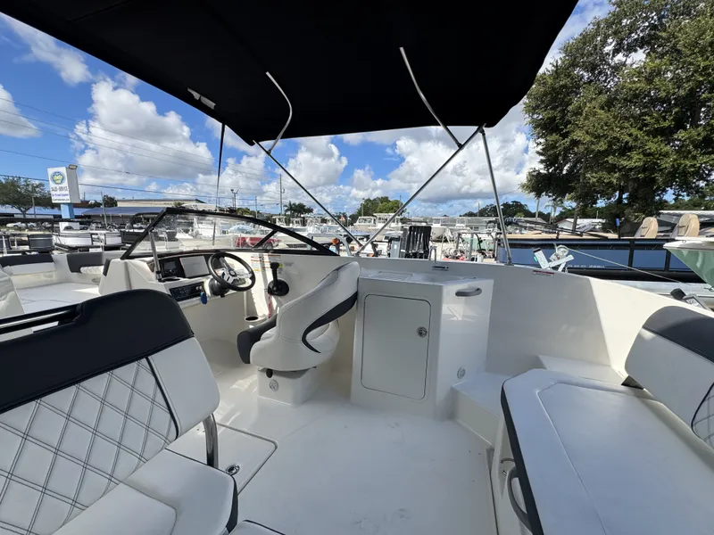 Slide: The Image of Bayliner DX 2200 2023 - 9