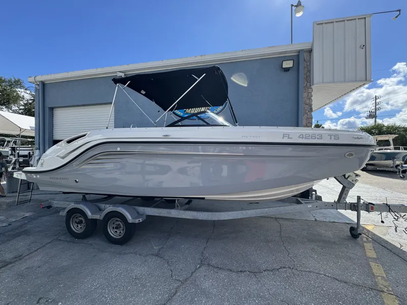 Slide: The Image of Bayliner DX 2200 2023 - 1
