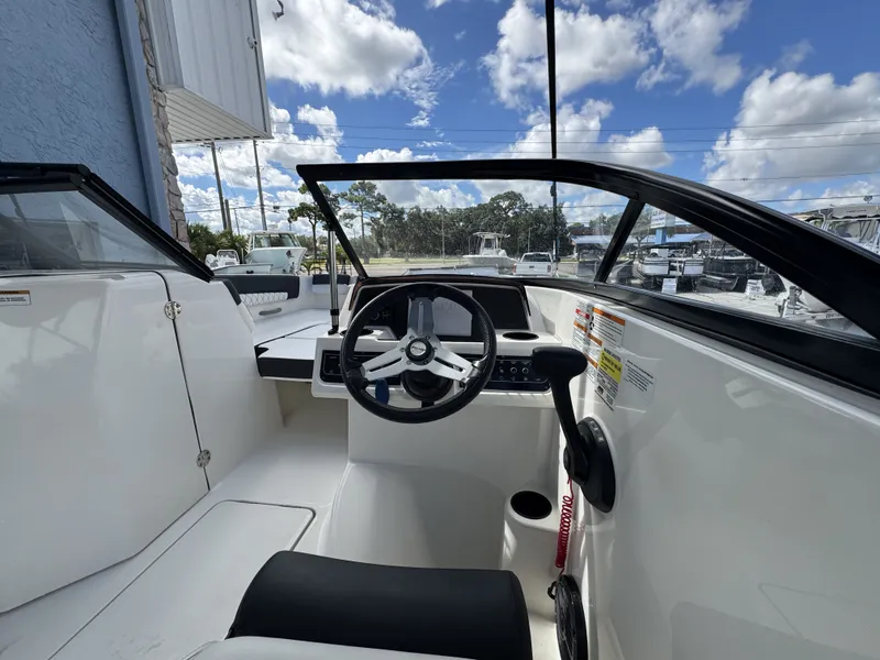 Slide: The Image of Bayliner DX 2200 2023 - 7