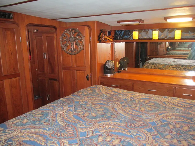 Slide: The Image of Vista 49 Motor Yacht 1988 - 102