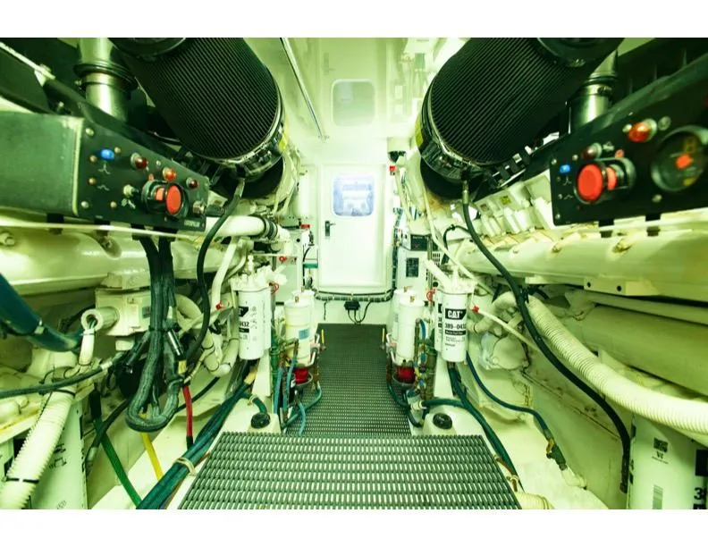 Slide: The Image of Hatteras 64 Motor Yacht 2006 - 52