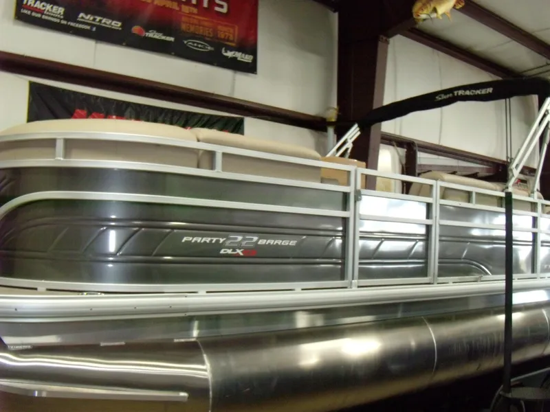 Slide: The Image of Sun Tracker Party Barge 22 RF XP3 2024 - 63