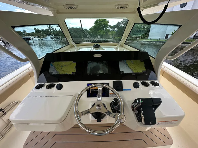 Slide: The Image of Scout 400 LXF 2026 - 1