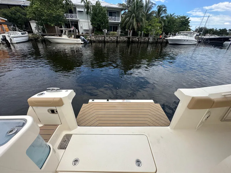 Slide: The Image of Scout 400 LXF 2026 - 13