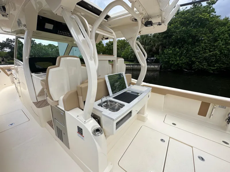 Slide: The Image of Scout 400 LXF 2026 - 16