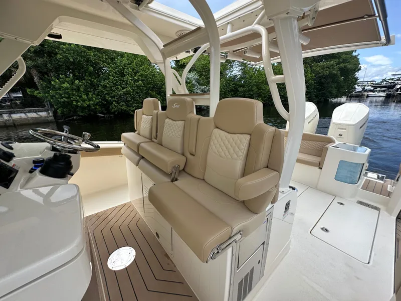 Slide: The Image of Scout 400 LXF 2026 - 17