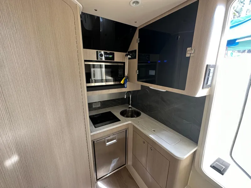 Slide: The Image of Scout 400 LXF 2026 - 18