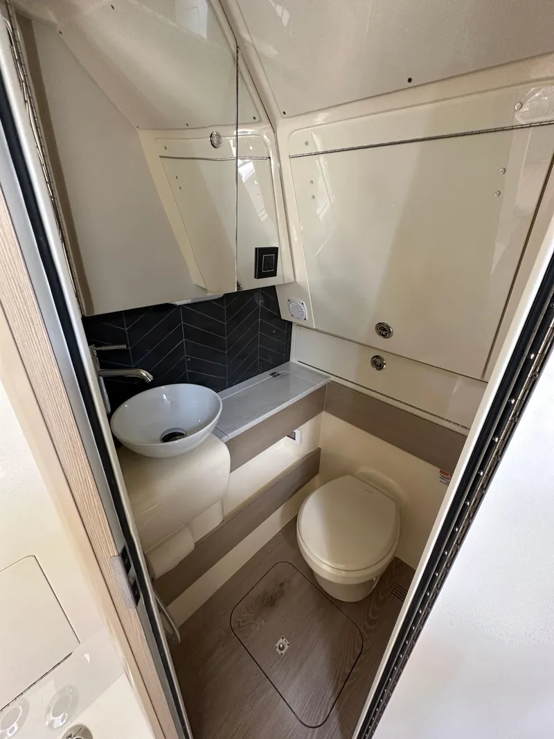 Slide: The Image of Scout 400 LXF 2026 - 19