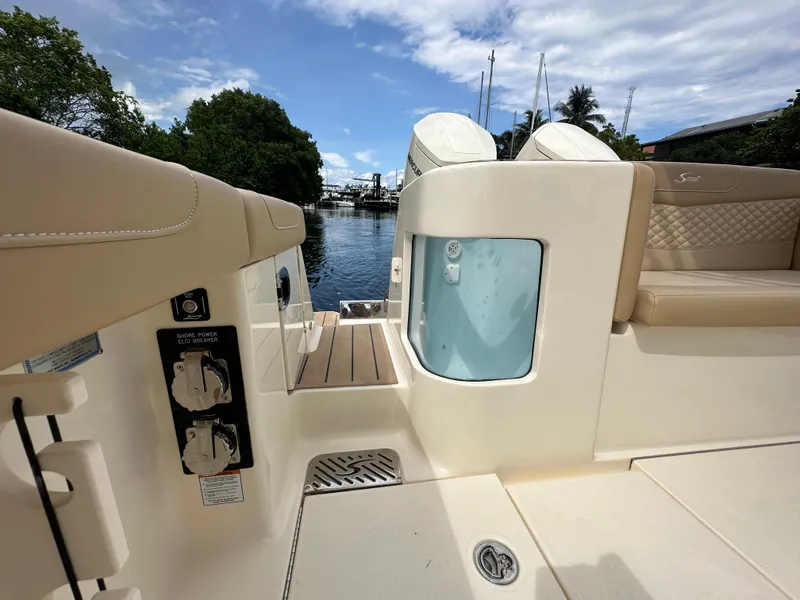 Slide: The Image of Scout 400 LXF 2026 - 23