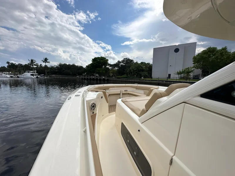 Slide: The Image of Scout 400 LXF 2026 - 6