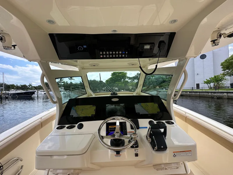 Slide: The Image of Scout 400 LXF 2026 - 8