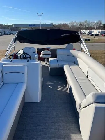 Slide: The Image of Crest CLASSIC FISH 220 C4 W/90HP 2023 - 5