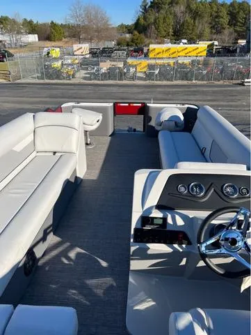 Slide: The Image of Crest CLASSIC FISH 220 C4 W/90HP 2023 - 6