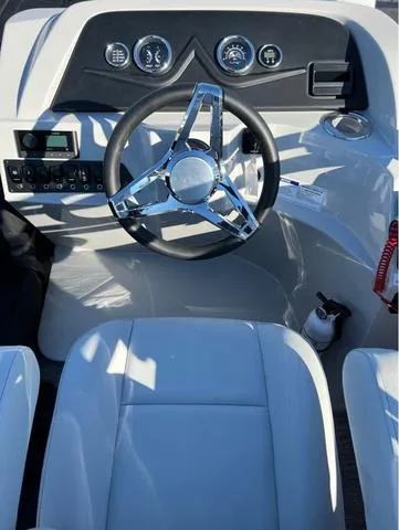 Slide: The Image of Crest CLASSIC FISH 220 C4 W/90HP 2023 - 9