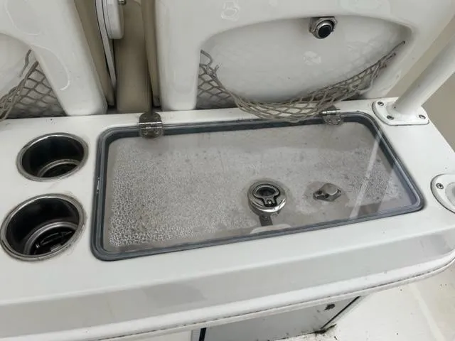 Slide: The Image of 2015 Sailfish 320 CC Bait well - 22