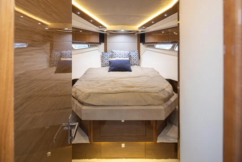Slide: The Image of master stateroom - 15