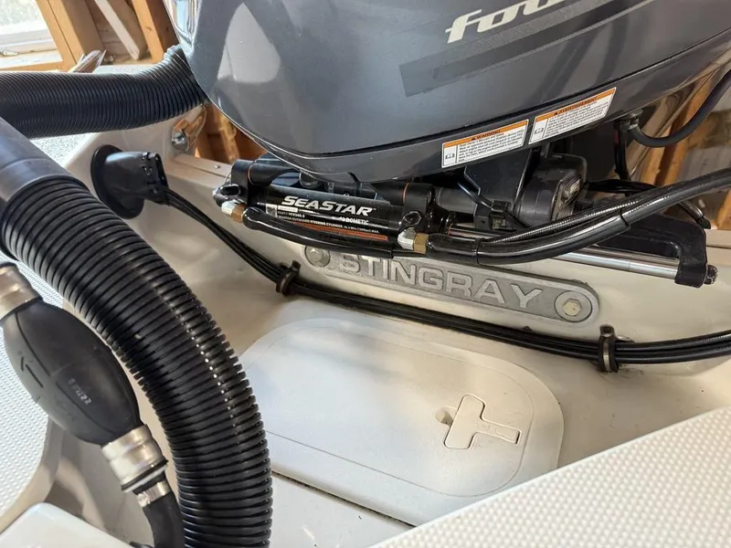 Slide: The Image of 2024 Stingray 192SC boat engine with SeaStar hydraulic steering system. - 4