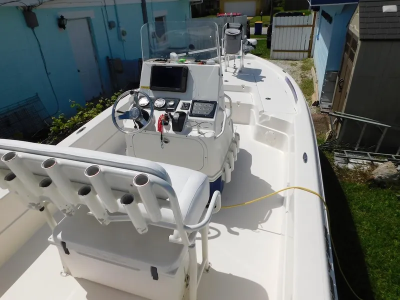 Slide: The Image of 2016 Skeeter 240SX boat with center console and rod holders. - 25