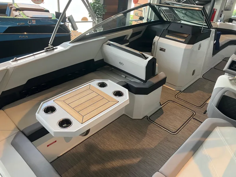 Slide: The Image of Cobalt R8 2024 - 15