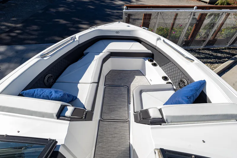 Slide: The Image of Cobalt R8 2024 - 9