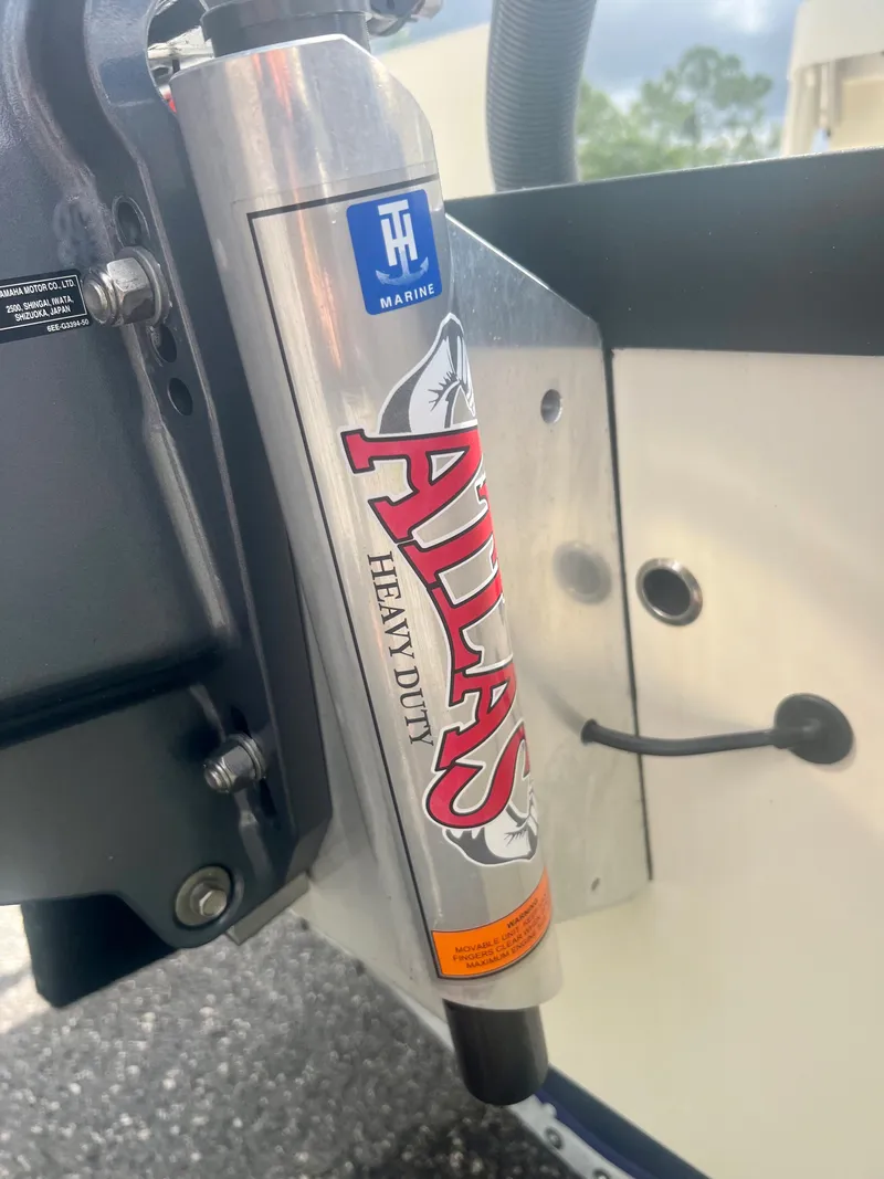 Slide: The Image of Atlas Heavy Duty hydraulic jack plate on a 2020 Pathfinder 2200 TRS boat. - 10