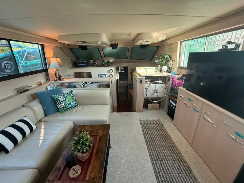 Slide: The Image of Hatteras 52 Cmy 1990 - 10