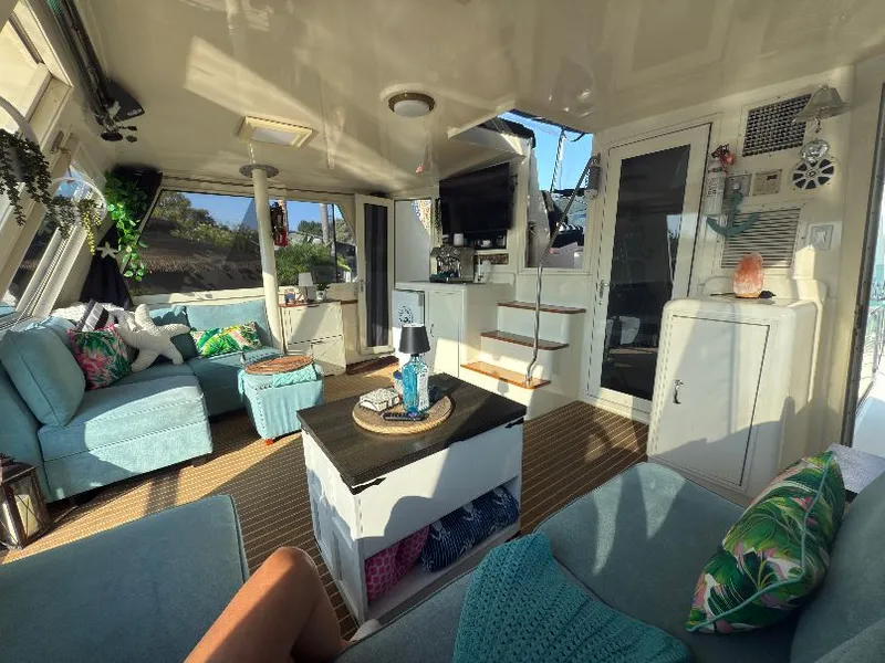 Slide: The Image of Hatteras 52 Cmy 1990 - 11