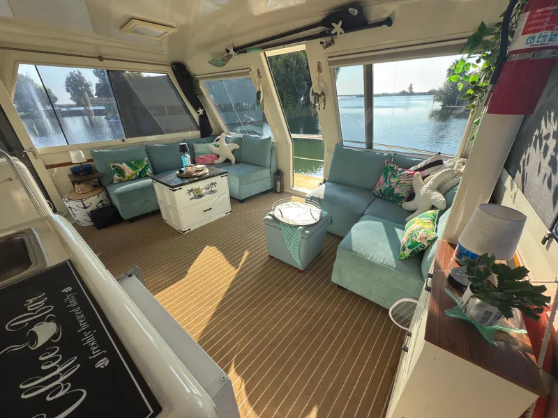 Slide: The Image of Hatteras 52 Cmy 1990 - 12