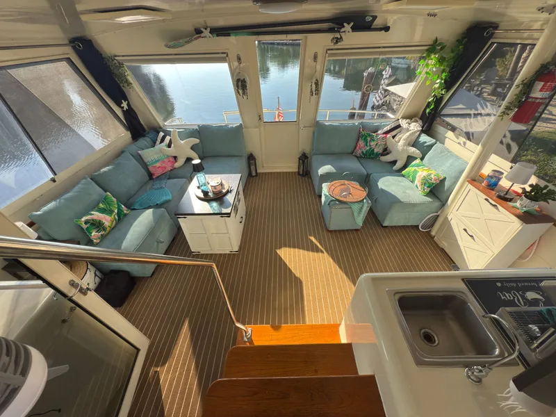 Slide: The Image of Hatteras 52 Cmy 1990 - 15