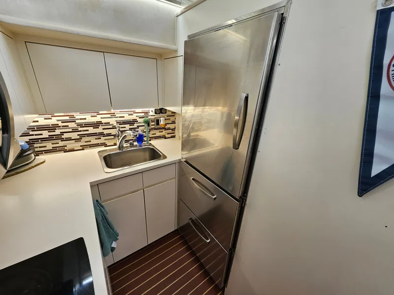 Slide: The Image of Hatteras 52 Cmy 1990 - 20