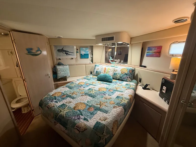 Slide: The Image of Hatteras 52 Cmy 1990 - 27