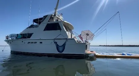 Slide: The Image of Hatteras 52 Cmy 1990 - 3