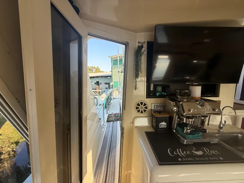 Slide: The Image of Hatteras 52 Cmy 1990 - 31