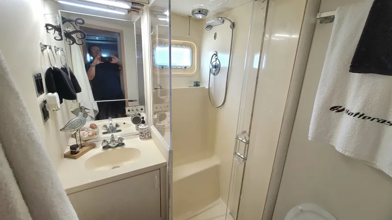 Slide: The Image of Hatteras 52 Cmy 1990 - 32