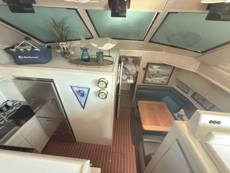 Slide: The Image of Hatteras 52 Cmy 1990 - 38