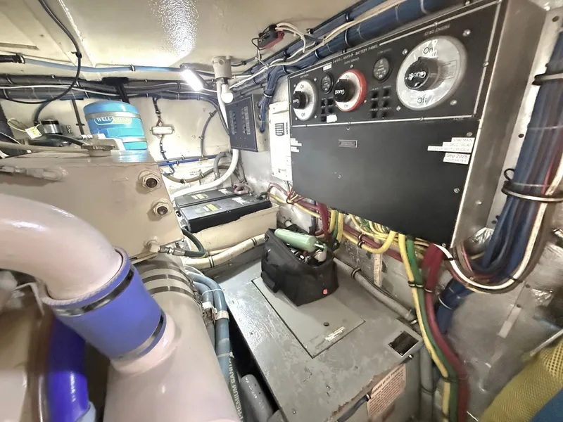 Slide: The Image of Hatteras 52 Cmy 1990 - 45