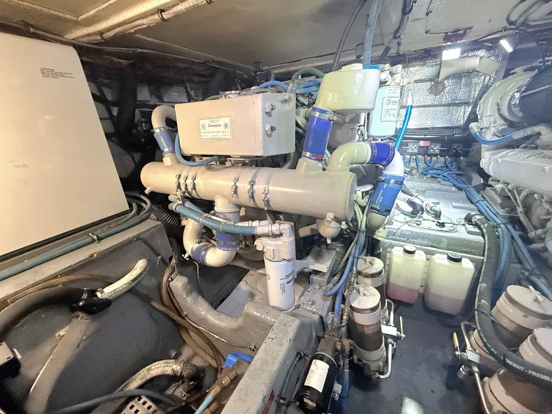 Slide: The Image of Hatteras 52 Cmy 1990 - 47