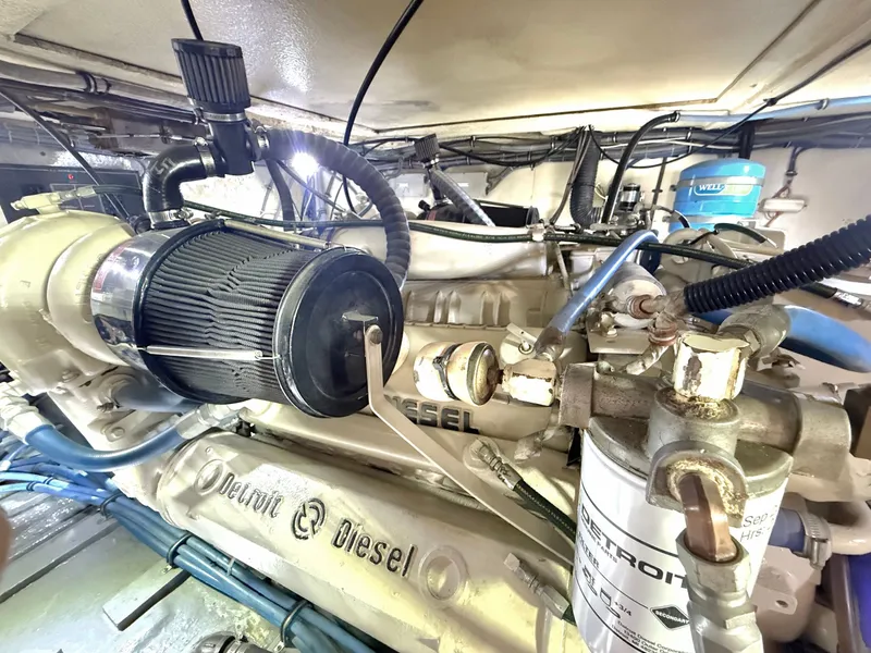 Slide: The Image of Hatteras 52 Cmy 1990 - 49