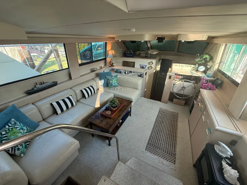 Slide: The Image of Hatteras 52 Cmy 1990 - 7