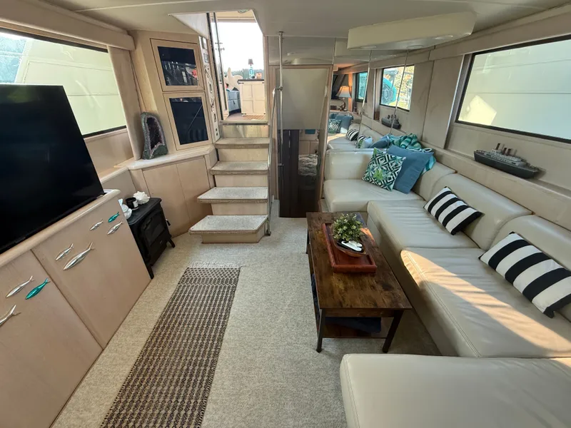 Slide: The Image of Hatteras 52 Cmy 1990 - 9