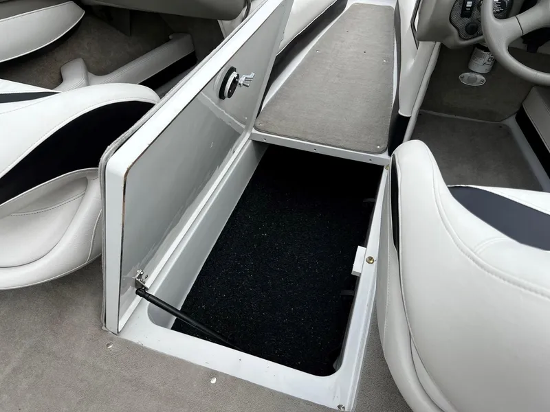 Slide: The Image of Crownline Boats 21 SS 2009 - 16