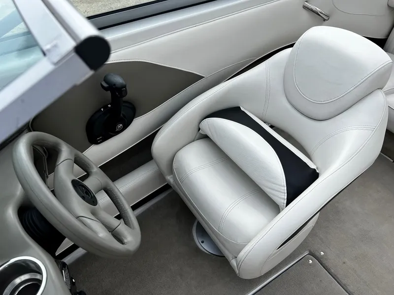 Slide: The Image of Crownline Boats 21 SS 2009 - 7