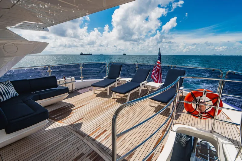 Slide: The Image of Sunseeker 86 Yacht 2019 - 18