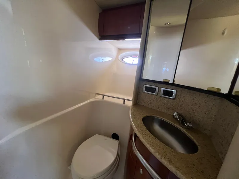 Slide: The Image of Sea Ray 420 Sundancer 2003 - 20