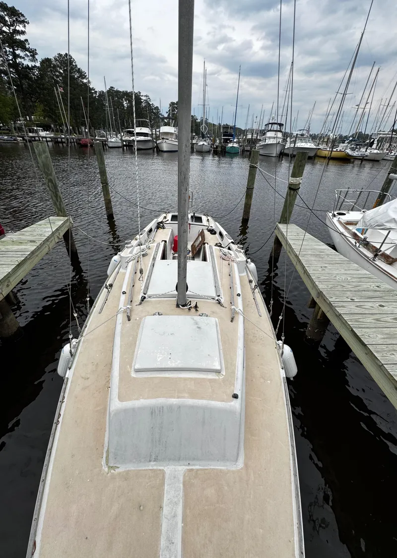 Slide: The Image of 1982 Alberg 22 - 10