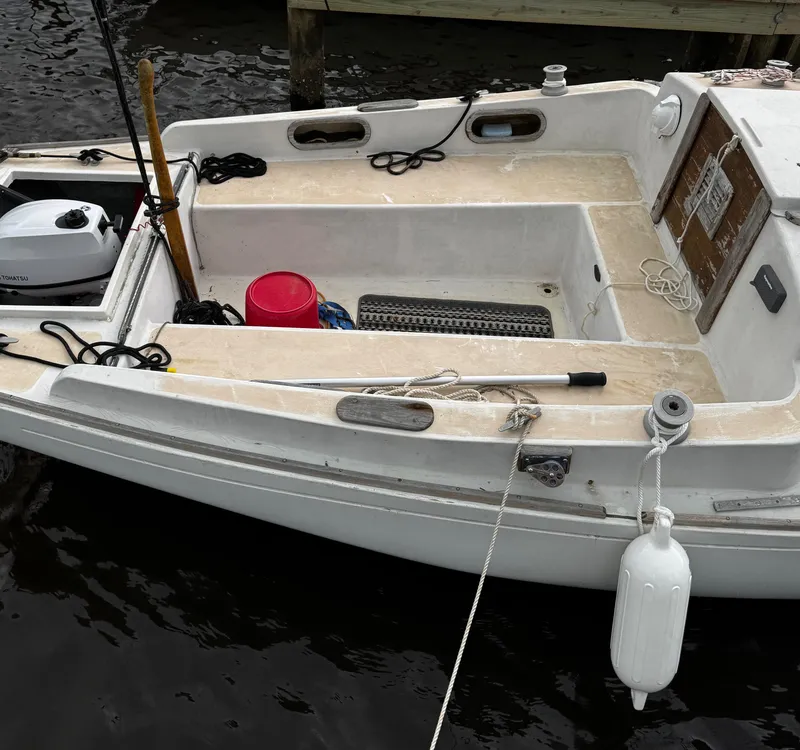 Slide: The Image of 1982 Alberg 22 - 11